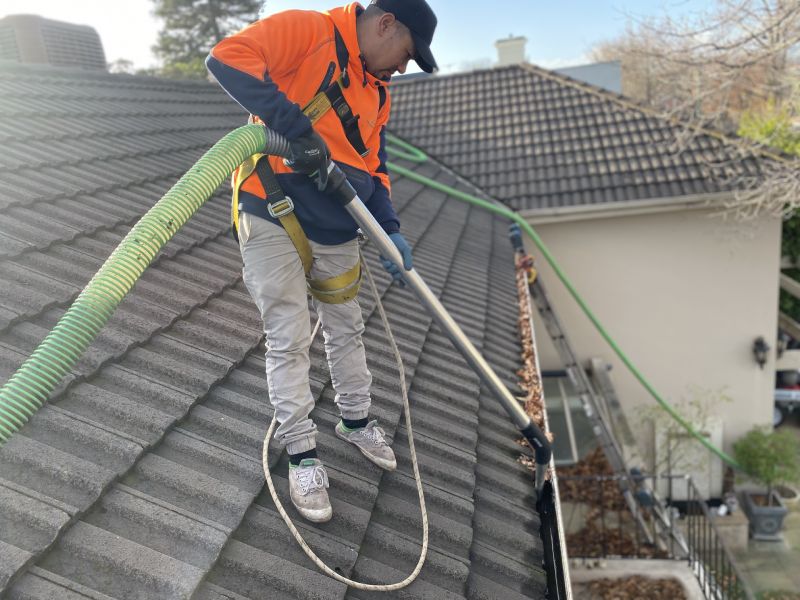 gutter-vacuuming-roof-clean
